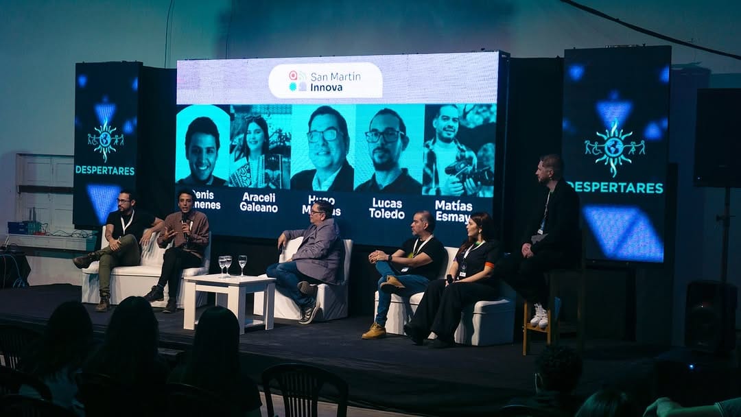 Sección Despertares — panel de oradores